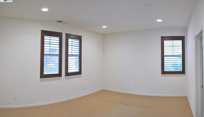 Building Photo - 187 Montevina Way