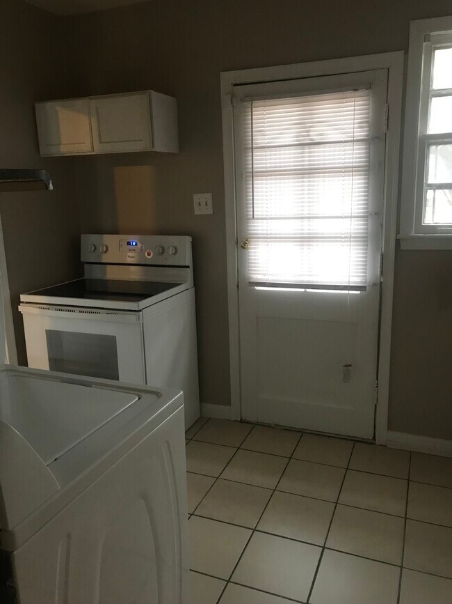 Foto del edificio - 2616 Dwight Rd