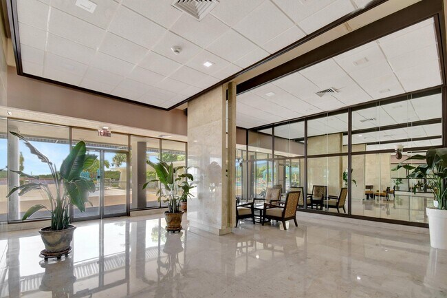 Foto del edificio - 300 Bayview Dr