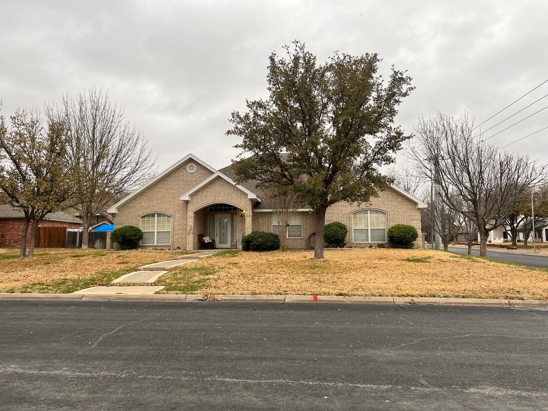 3102 Scenic Vista Dr, San Angelo, TX 76904 House Rental in San Angelo