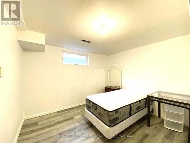 Building Photo - 74 Millhouse Crescent