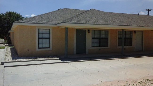 516 S Abilene Ave, Portales, NM 88130 Apartments - Portales, NM