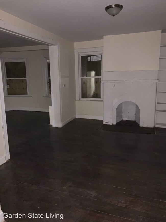 Building Photo - 6 br, 2 bath House - 25-27 Homestead Park