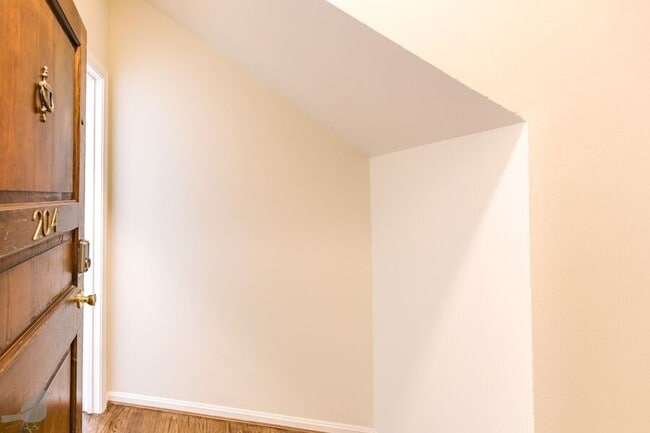 Building Photo - 1843 Mintwood Pl NW