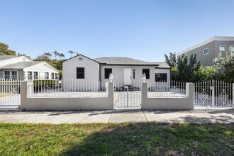 Building Photo - 3640 SW 13th St