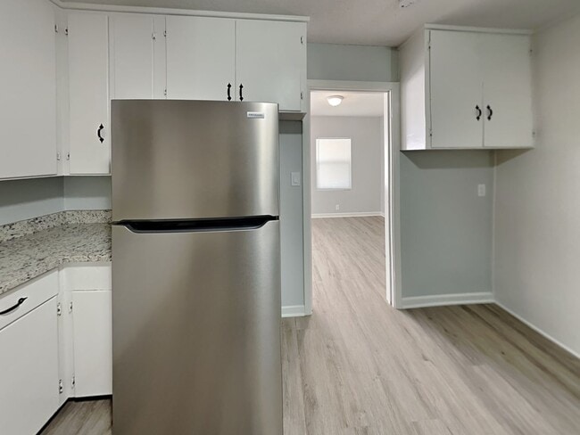 Foto del edificio - 3BR/2BA Pet-Friendly Home in Westworth Village | Fenced Yard & Garage