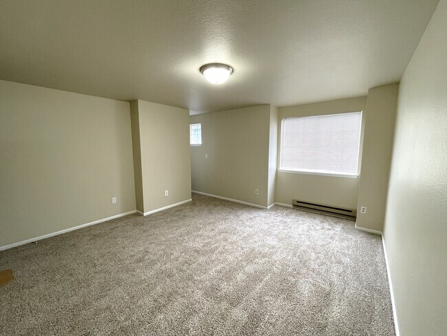 Large Master Bedroom - 5604 96th St E