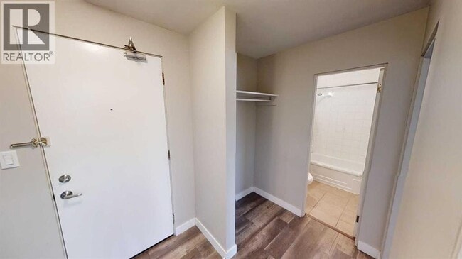 Building Photo - 9932-9105 105 Ave