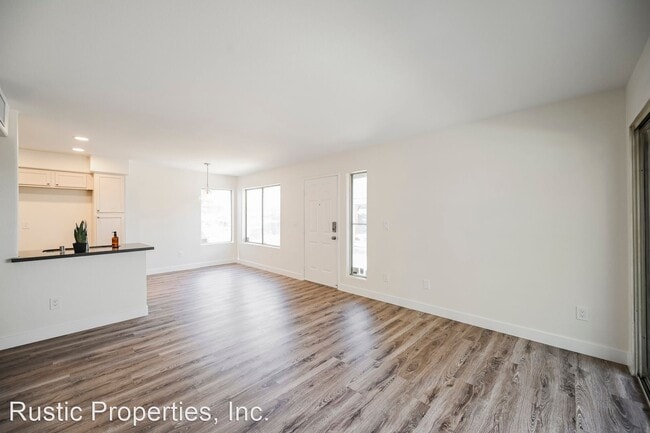 Building Photo - 2 br, 2 bath House - 3070 Tarpon Dr. #101