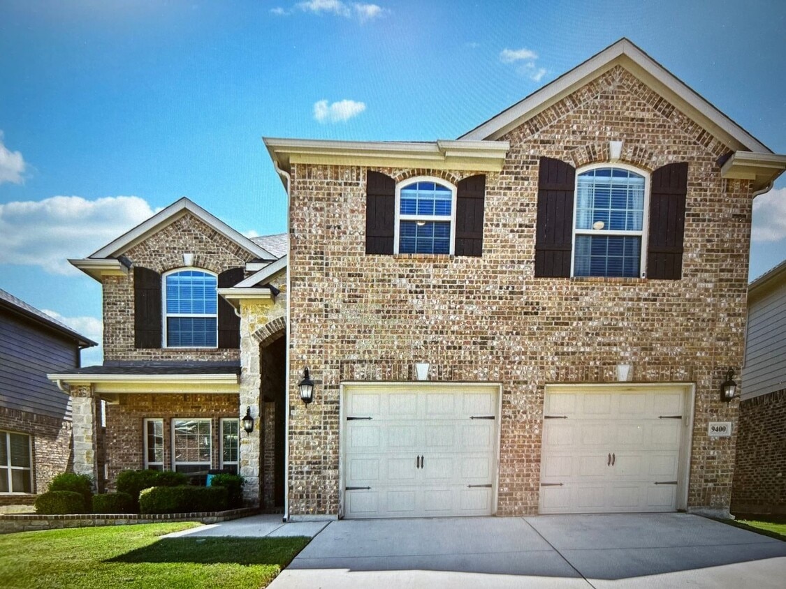 Beautiful 5 bed 4 bath 2 car garage with m... - Beautiful 5 bed 4 bath 2 car garage with m...