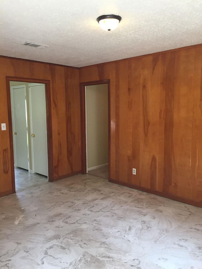 Building Photo - 3160 Bienville Dr
