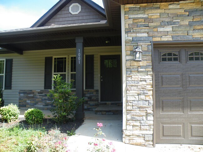 Building Photo - 1007 Love Springs Rd