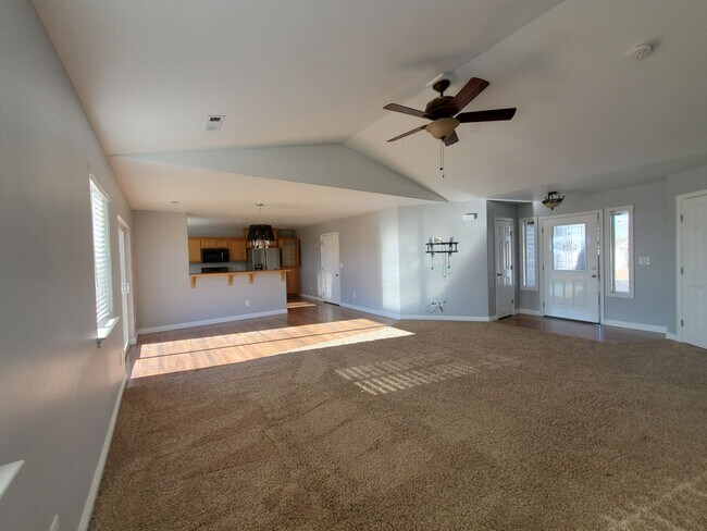 Foto del edificio - 3 Bedroom 2 Bath Single Family Home