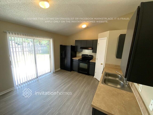 Foto del edificio - 3651 Gilmore Heights Rd N