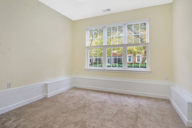 Dormitorio de la planta baja (o estudio) - 5357 Discovery Park Blvd