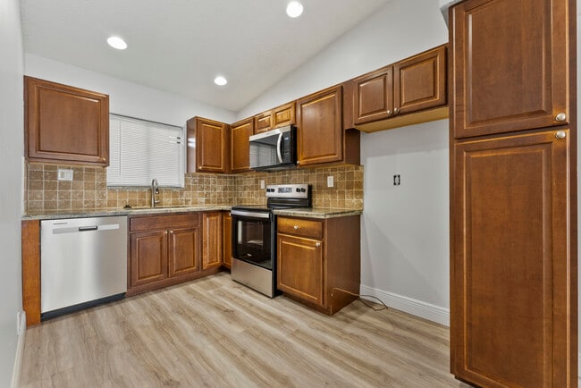 Building Photo - 2900 Olivewood Terrace