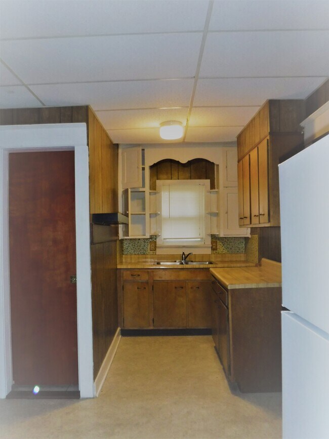 Kitchen - 6333 Mitchell Ave