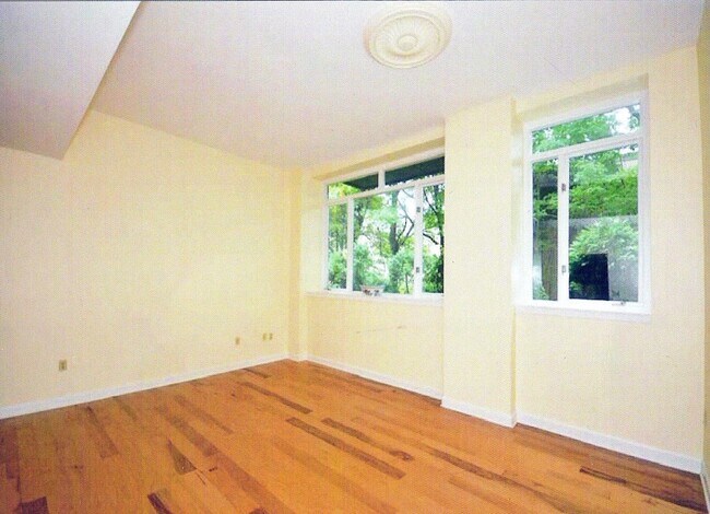 Bedroom - 100 Keyes Rd