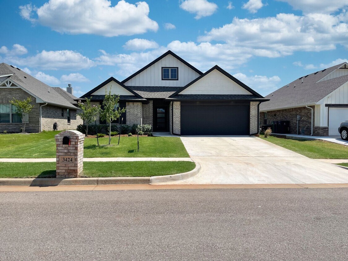 Foto principal - Modern Luxury 3 Bedroom/2 Bathroom Home in...