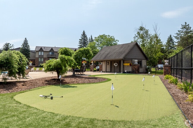 Putting Green - Fox Hill Glens