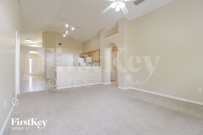 Building Photo - 2207 Pebblewood Dr