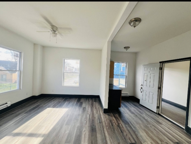 Foto del edificio - 8403 Detroit Ave