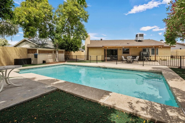 Foto del edificio - 10625 E Becker Ln