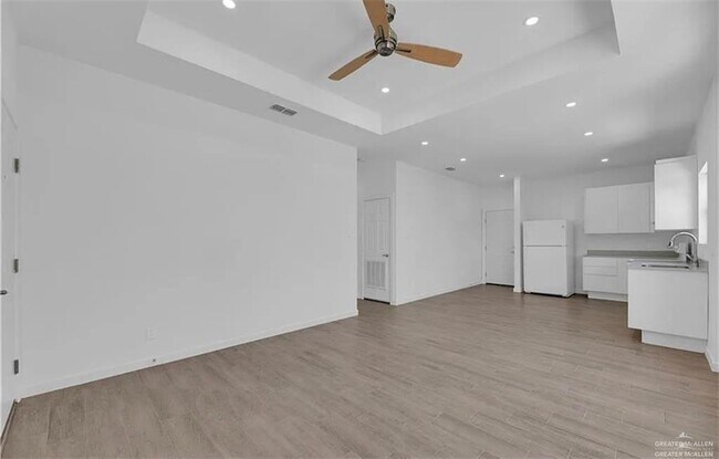 Building Photo - 10 Marcela Dr