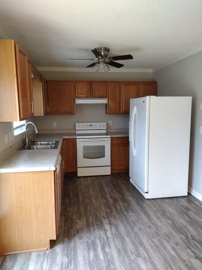 Building Photo - Available.........  Beautiful,newly update...