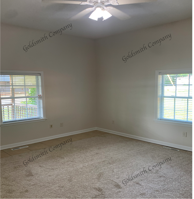 Building Photo - "Charming 2-Bedroom with Granite Touches in Greenville!"