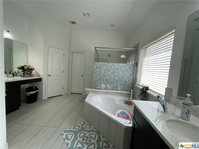 Foto del edificio - 733 Critty Ln