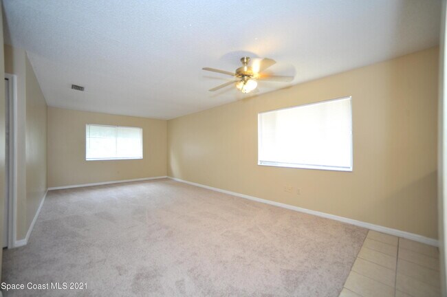 Foto del edificio - 2410 Fox Hollow Dr