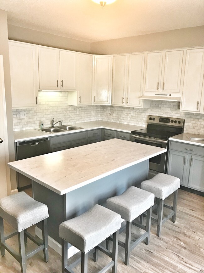 Building Photo - 3241 Domain St