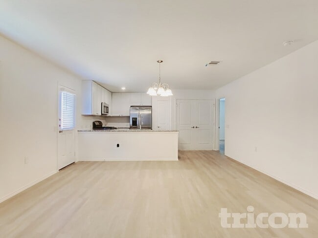 Foto del edificio - 5711 Raven Pl