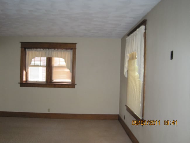 Building Photo - 1323 Park Ave