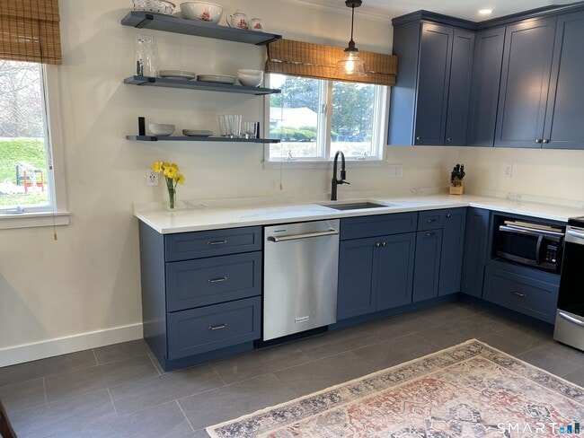 Foto del edificio - 10 Riverbend Dr