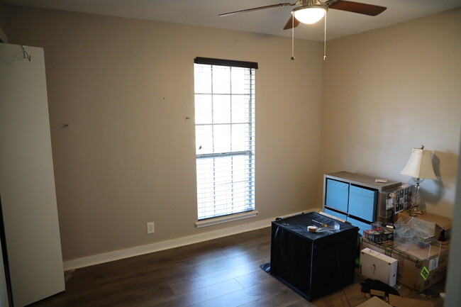 Front Bedroom - 1413 Brighton Ln