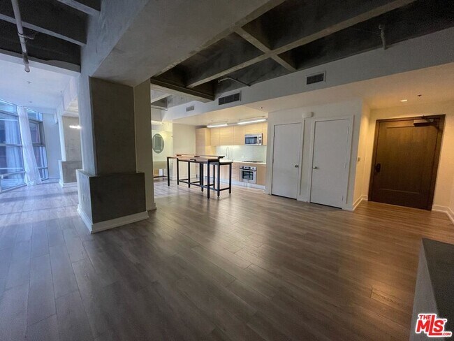 Foto del edificio - 727 W 7th St
