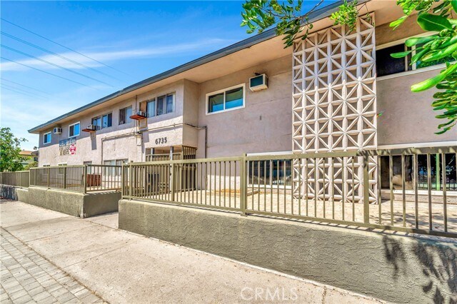 Foto del edificio - 6735 Elmer Ave