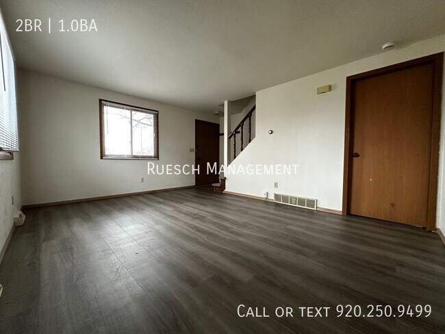 Building Photo - Spacious 2 Bedroom 1 Bath Townhouse Style ...