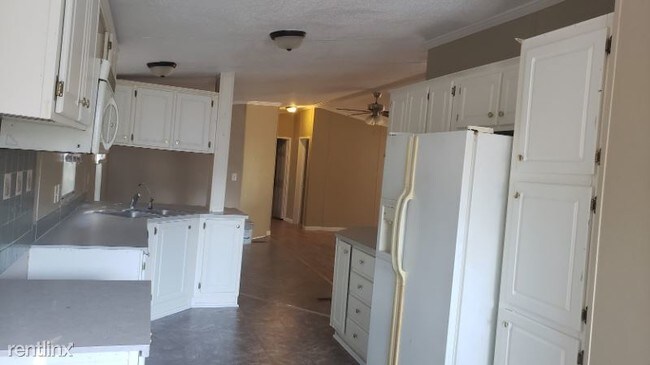 Building Photo - 3 br, 2 bath Mobile Home - 612 Englewood Dr