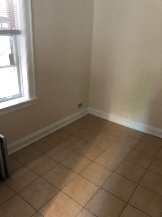 Foto del edificio - 1716 W Albion Ave
