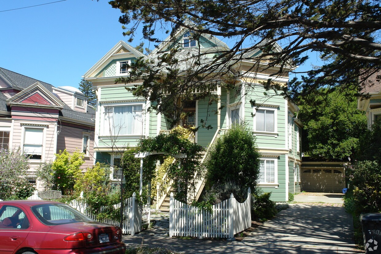 Building Photo - 2141 Ward