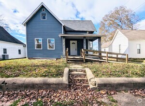 Building Photo - 809 S Green St