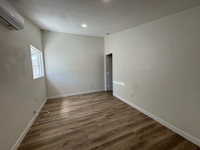 Building Photo - 5650 Ensenada Way