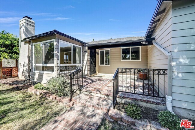 Building Photo - 6254 Ben Ave
