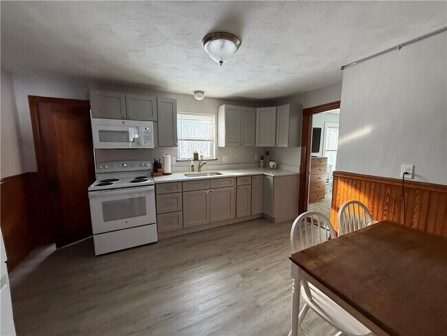 Foto del edificio - 274 Waterman Ave