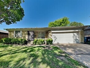 Building Photo - 1525 Gardenside Dr