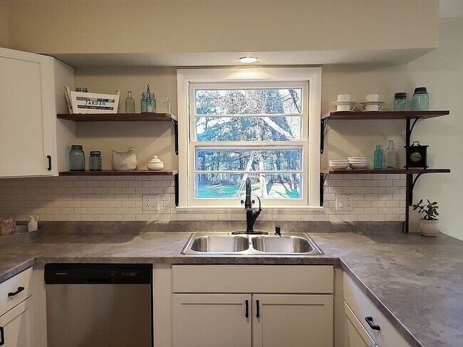 Foto del edificio - 1405 Reetz Rd