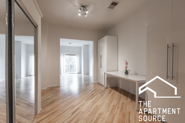 Foto del edificio - 2554 W Cortland St